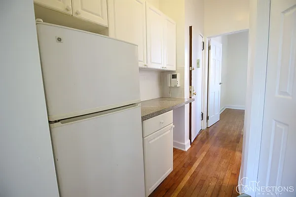 Rented by City Connections Realty | media 8