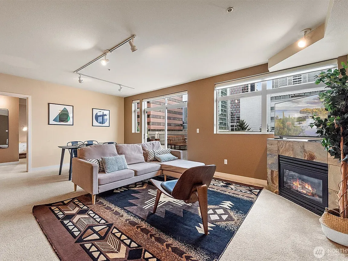 2 bed, 945 sqft, $3,700 — Photo 1
