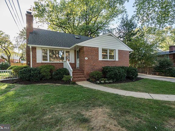 2nd image of 1720 Linwood Pl