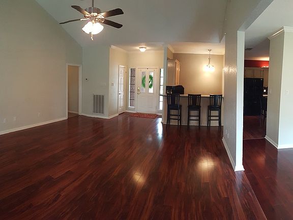 5th image of 2230 Lake Forest Dr