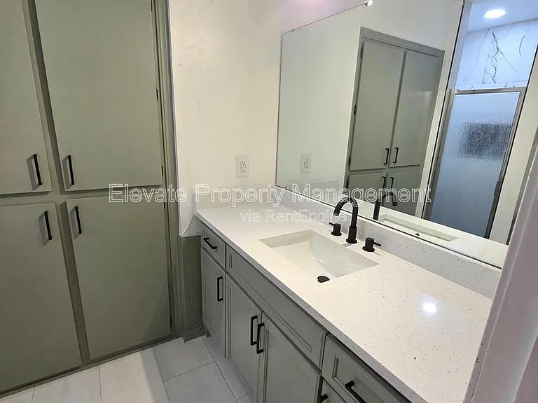 530 Westwood Ct — Photo 17