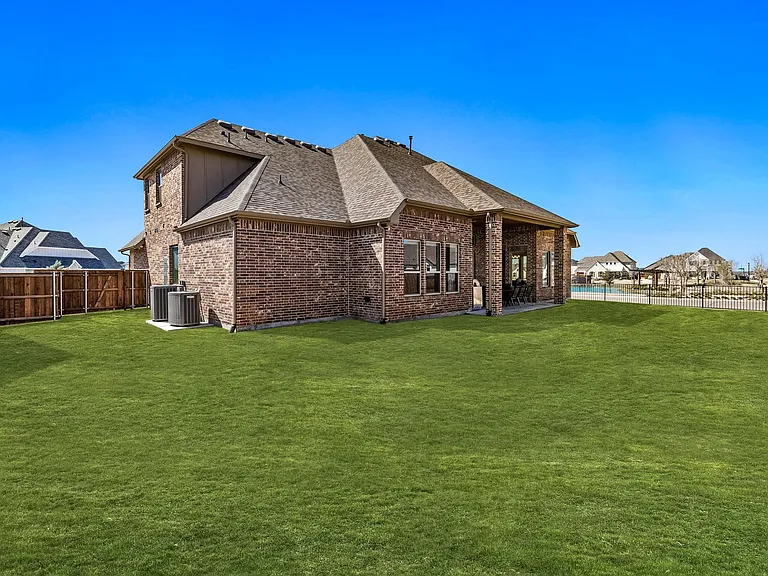 1730 Caruth Dr — Photo 32