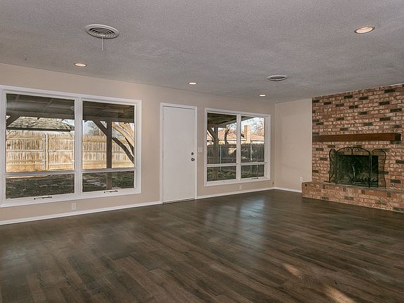 3rd image of 4420 Mesa Cir