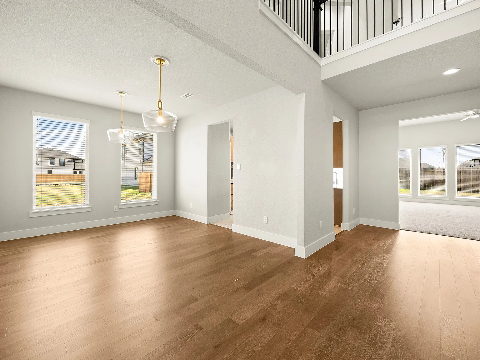 6 bed, 3.5 bath, 4029 sqft, $1,000 — Photo 3