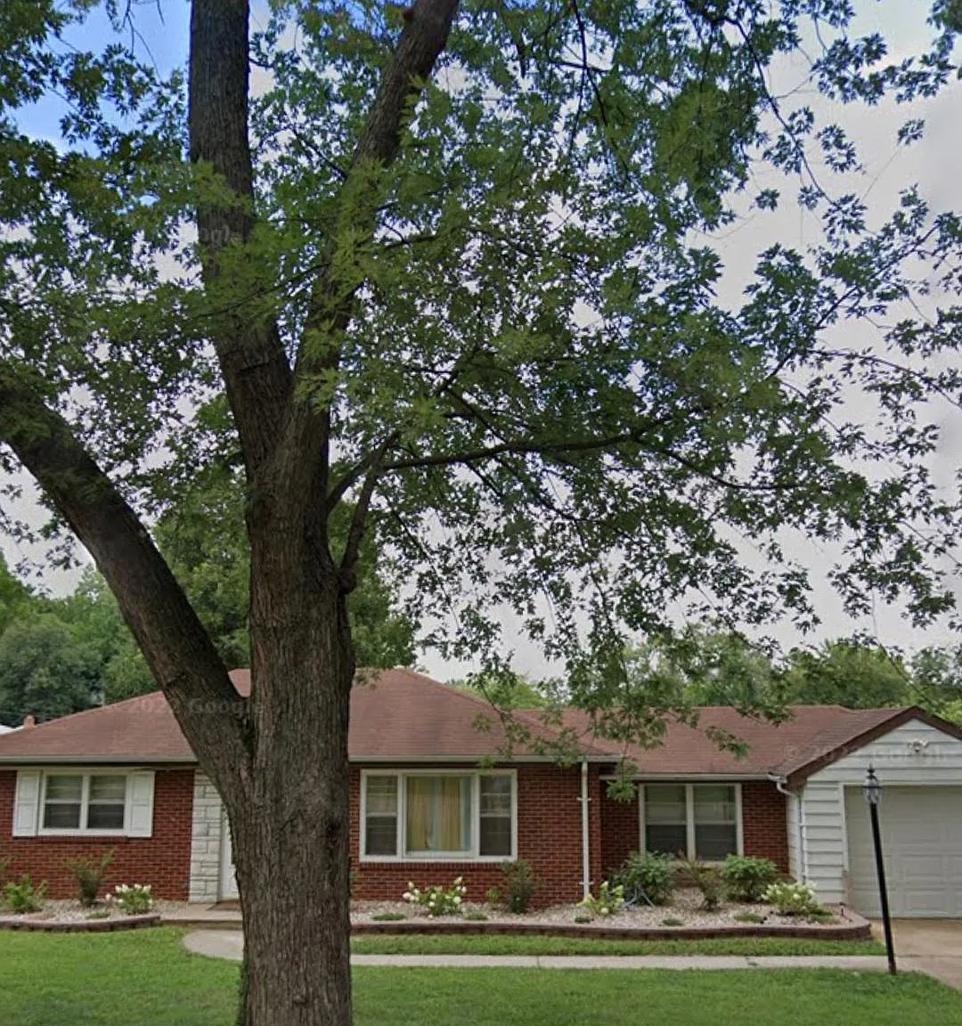 2 bed, 1.5 bath, 1040 sqft, $1,300 — Photo 1
