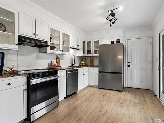 5th image of 2291 W Briarwood Avenue