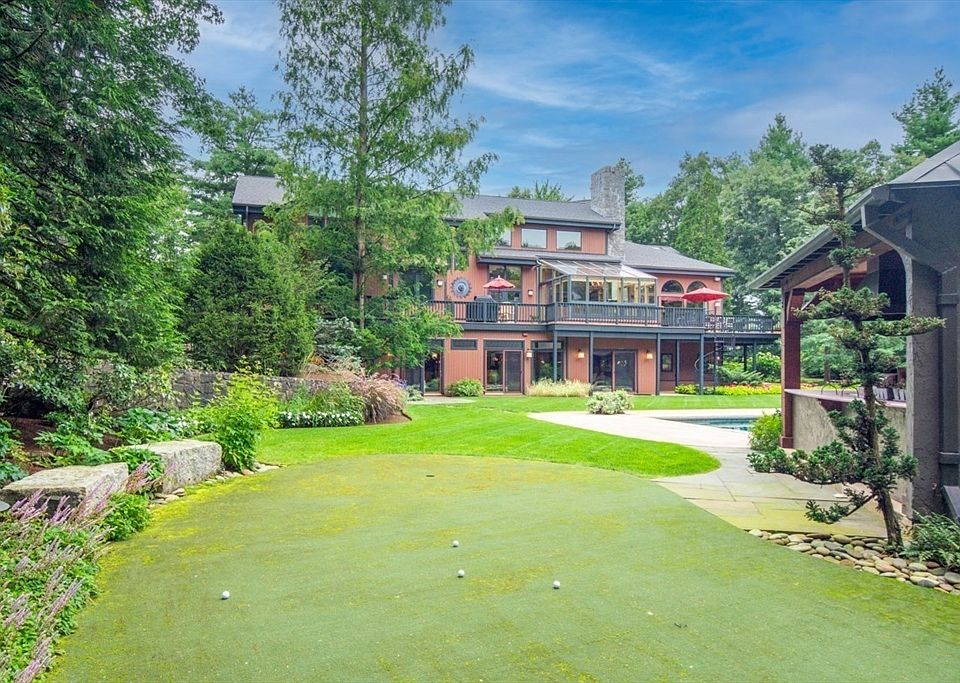 1st image of 6 Mountain View Dr