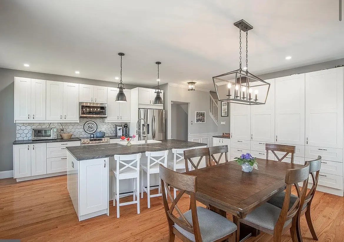4 bed, 2275 sqft, $4,400 — Photo 4