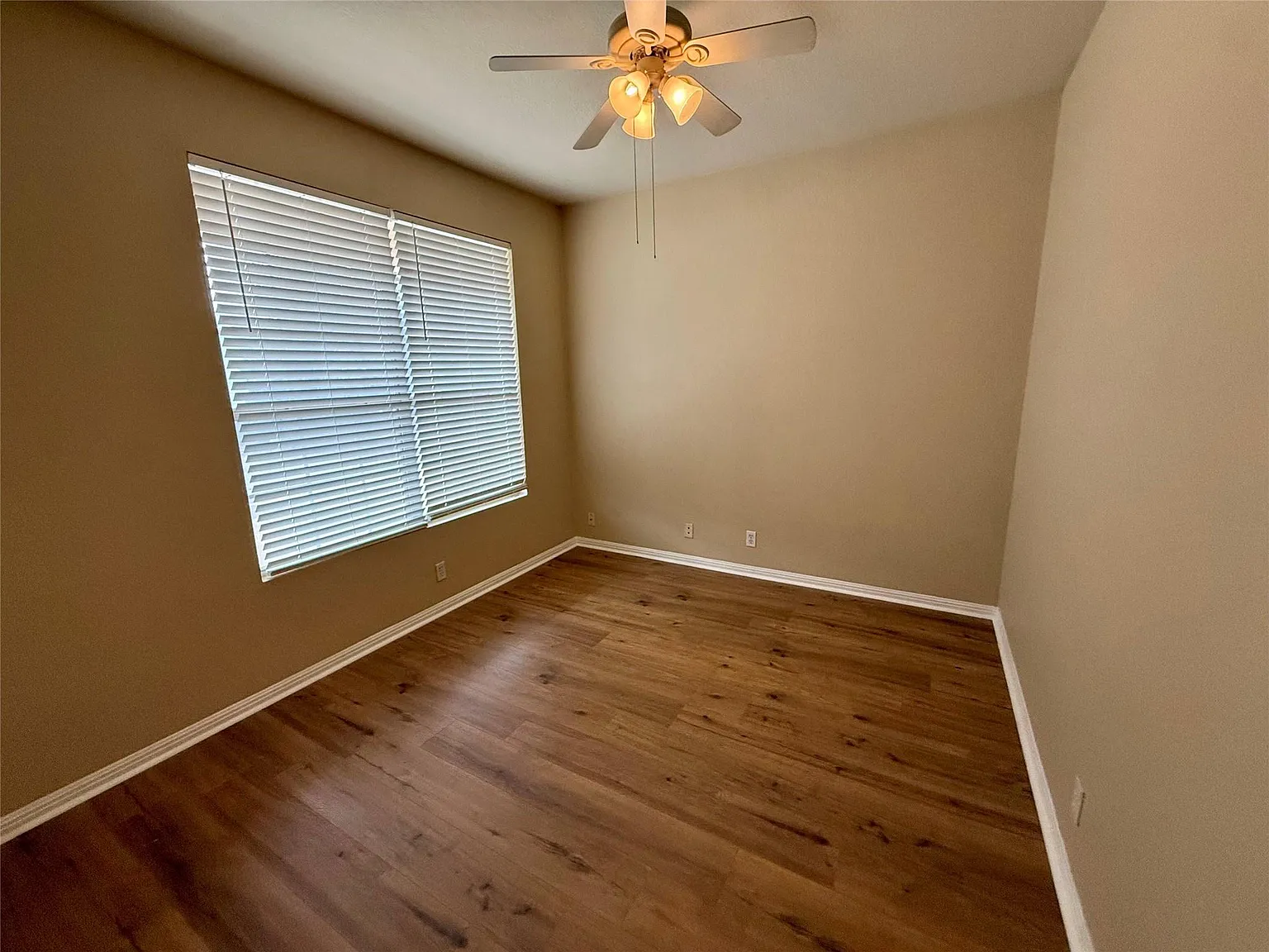 4 bed, 2.5 bath, 2350 sqft, $2,195 — Photo 3
