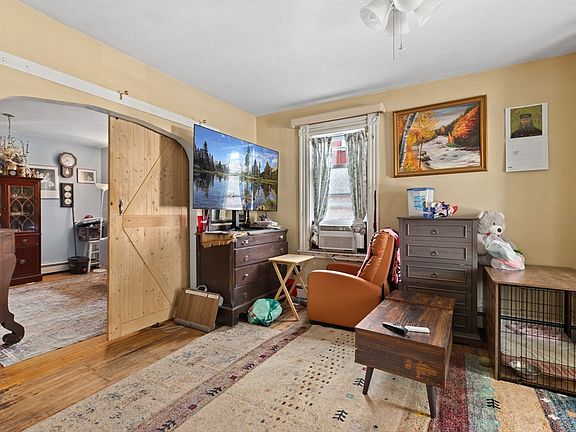 5th image of 16 Floral Ave