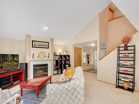 3rd image of 8418 1st St SE