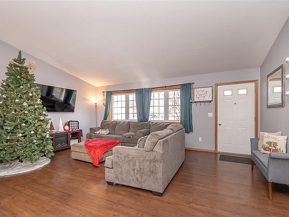 4th image of 626 Brookside Ave