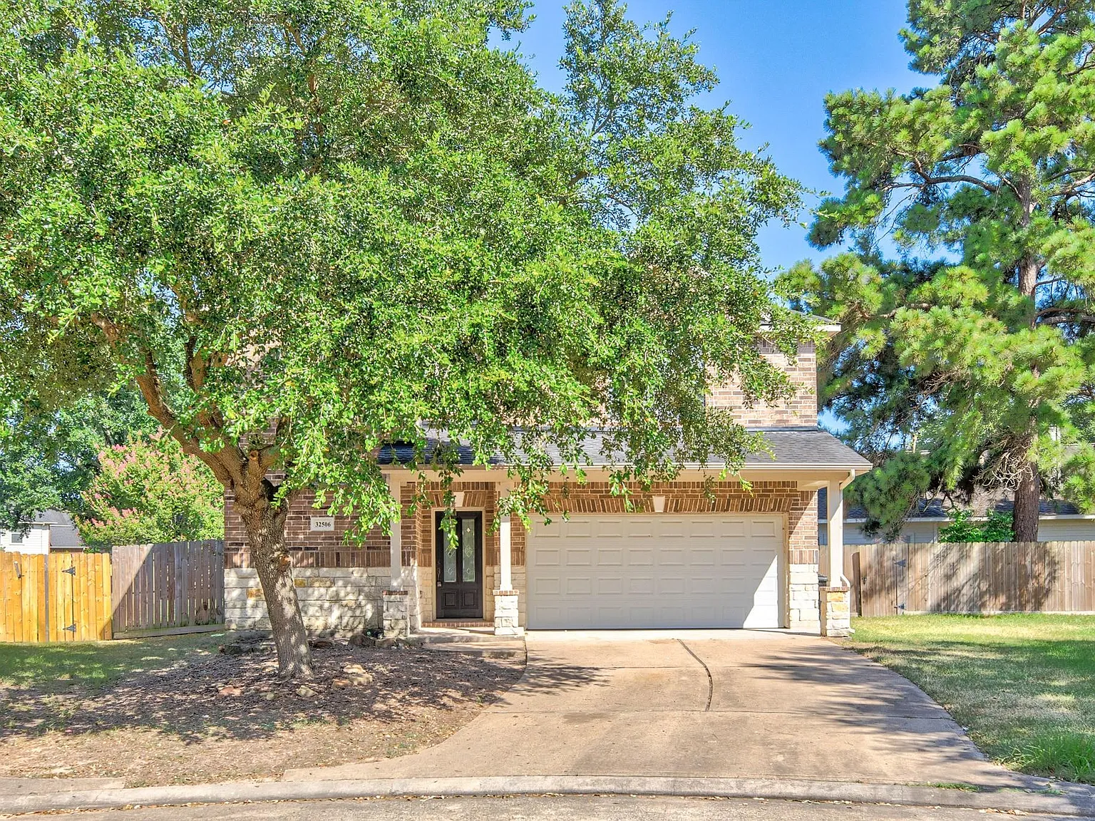 3 bed, 2.5 bath, 2261 sqft, $2,100 — Photo 2