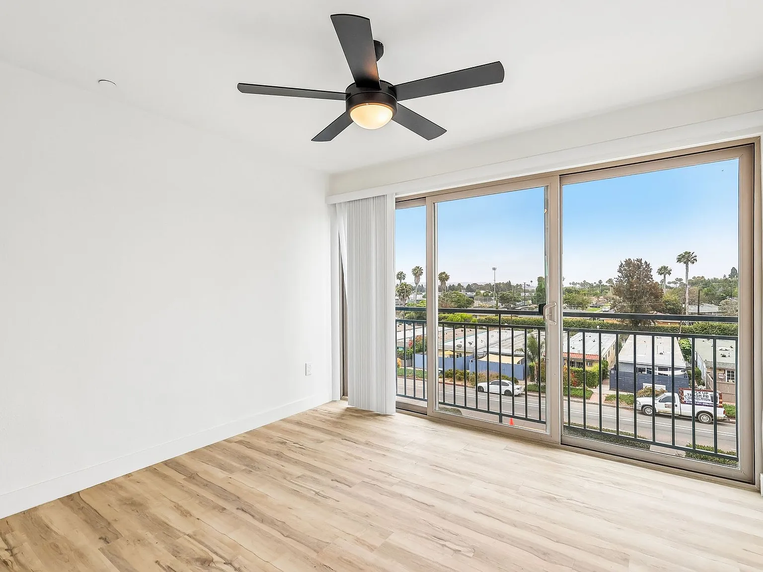 The Mayer @ PB | Modern Pacific Beach Apartments Near the Coast — Photo 2