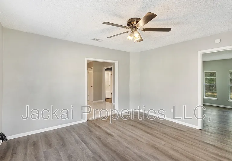 929 Rice St — Photo 3