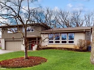 1240 Eaton Ct, Highland Park, IL 60035