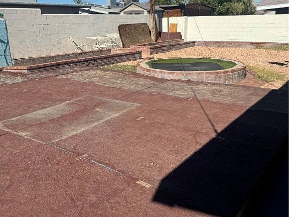 5th image of 2025 Bracken Ave