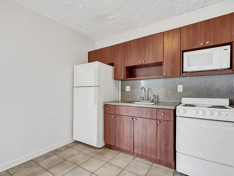 2525 Superior St — Photo 4