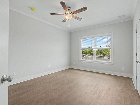 3rd image of 4065 Four Oaks Blvd