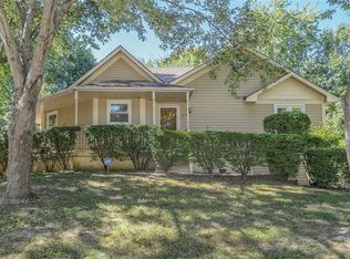 524 NE Bristol Dr, Lees Summit, MO 64086