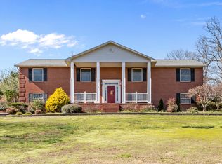 499 River Oaks Dr, New Johnsonville, TN 37134