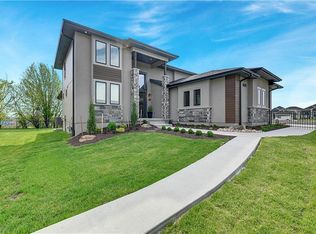 16071 S Twilight Ln, Olathe, KS 66062