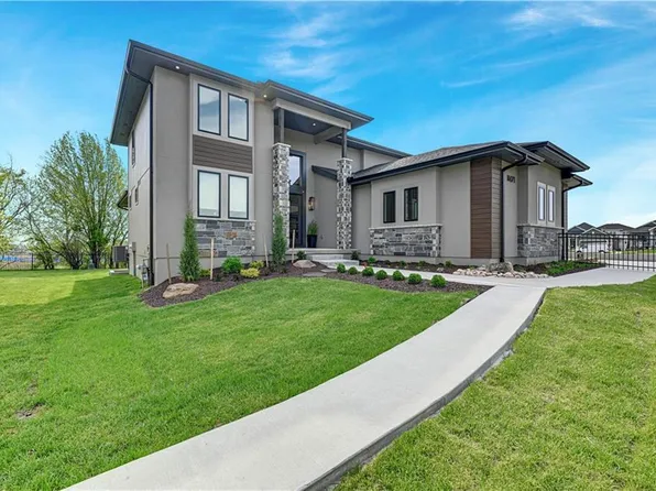 16071 S Twilight Ln, Olathe, KS 66062