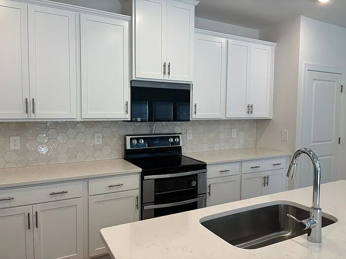 424 Luna Ln — Photo 6