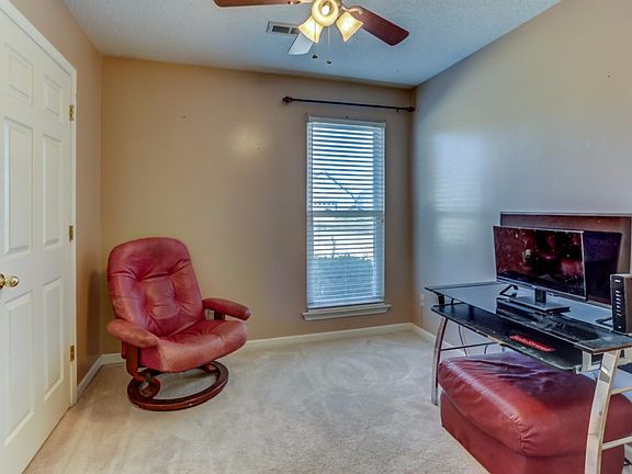 2nd image of 2565 Laurelcrest Dr
