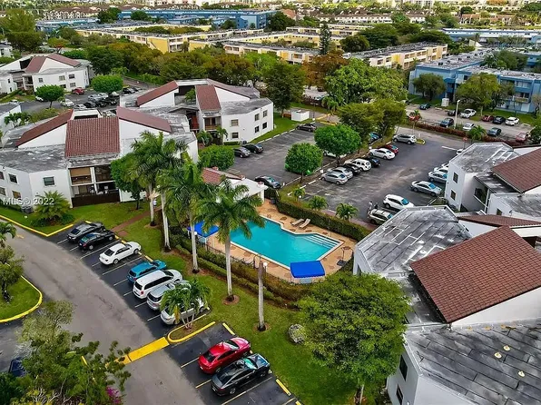 9419 Fontainebleau Blvd, Miami, FL