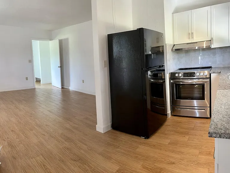 2567 Columbus St — Photo 10