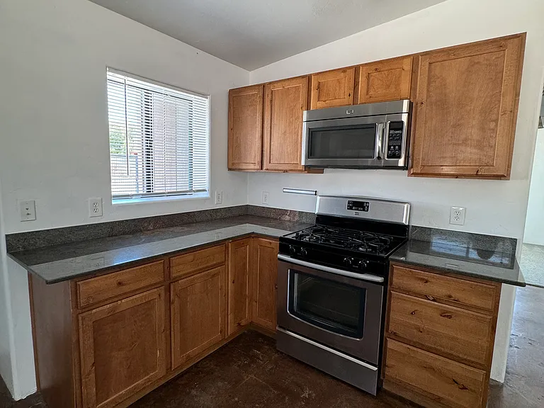 120 N Campbell Ave — Photo 10