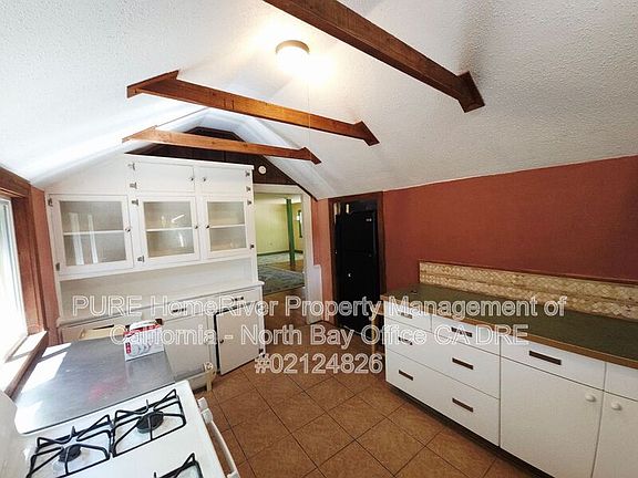 5th image of 161 Cherry St