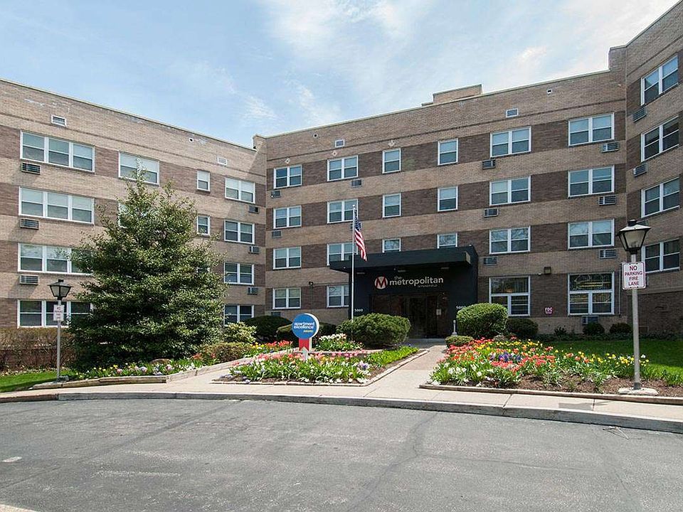 2nd image of 5000 Woodbine Ave APT 111