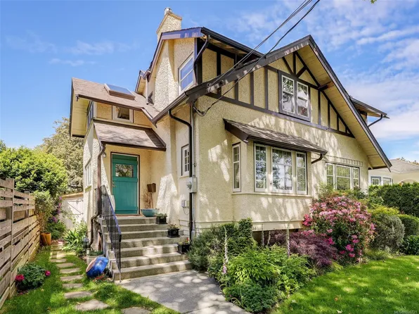 2366 Zela St, Oak Bay, BC V8S 2X2