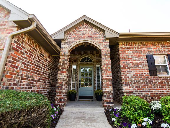 4th image of 16900 Bedford Cir