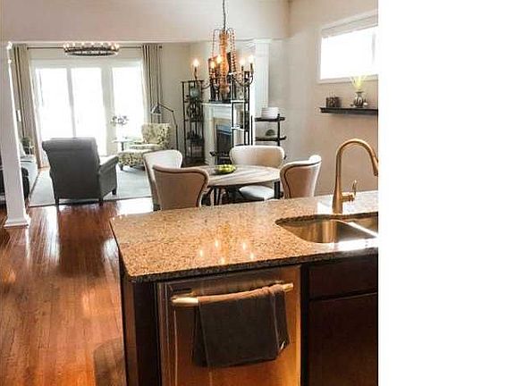 5th image of 1247 Clear Pond Ln
