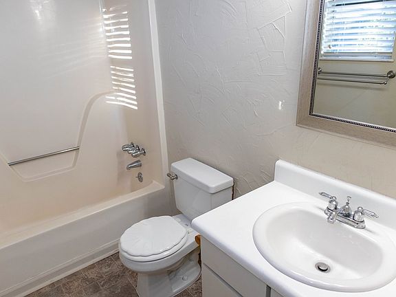 4th image of 3719 Kingsgate Dr