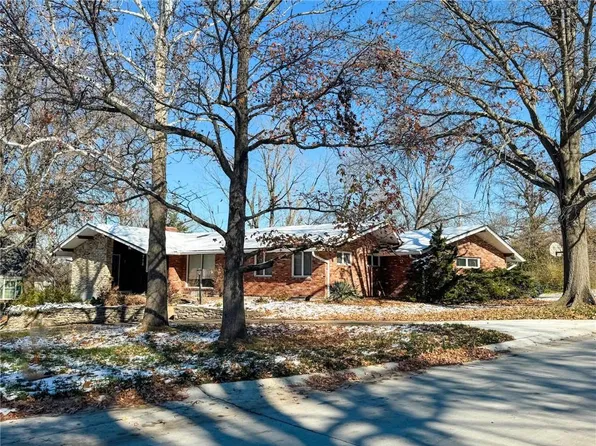 4712 W 101st Ter, Overland Park, KS 66207