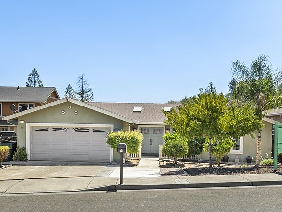 2nd image of 303 Sunrise Drive