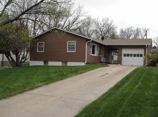902 W 10th St, Mc Cook, NE 69001
