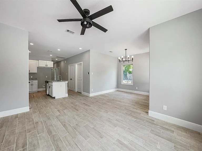 4205 Elmwood St #B — Photo 11