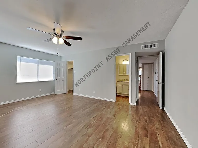 8825 Miami Dr — Photo 9
