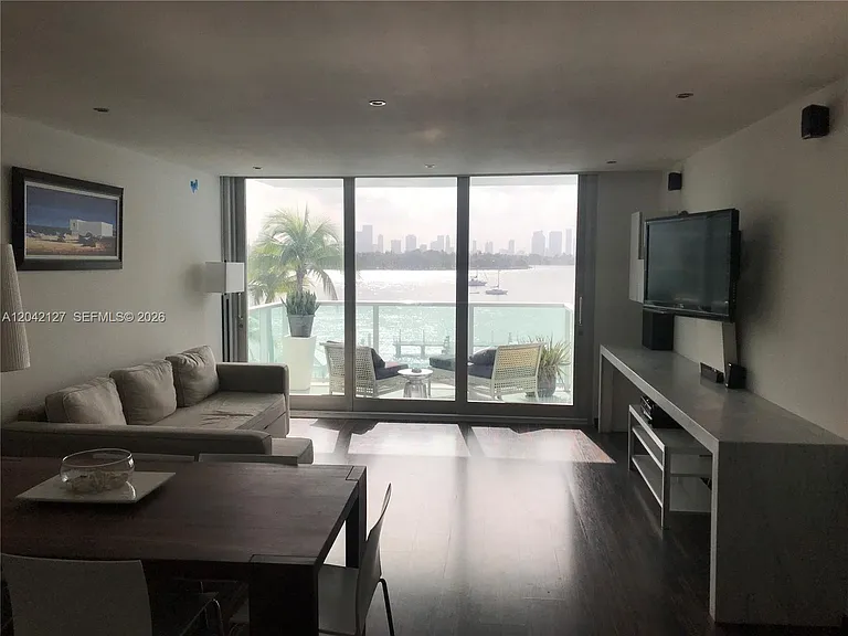 1000 West Ave #318 — Photo 7