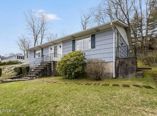 13 1/2 Hickory Dr, Greenwich, CT 06831