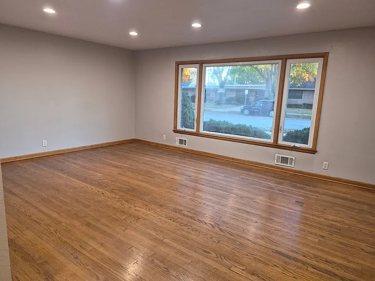 1018 Harmony Dr — Photo 2