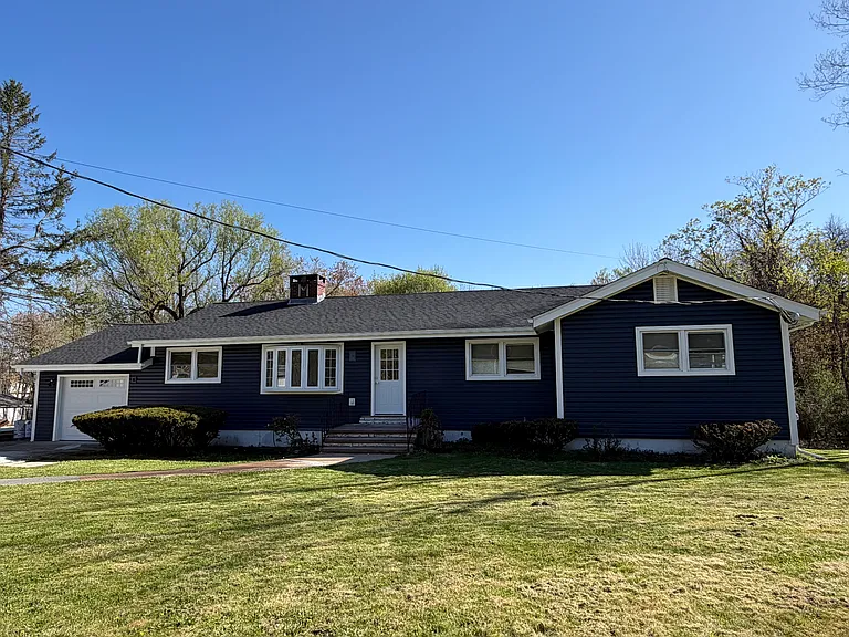762 Woodin St — Photo 2