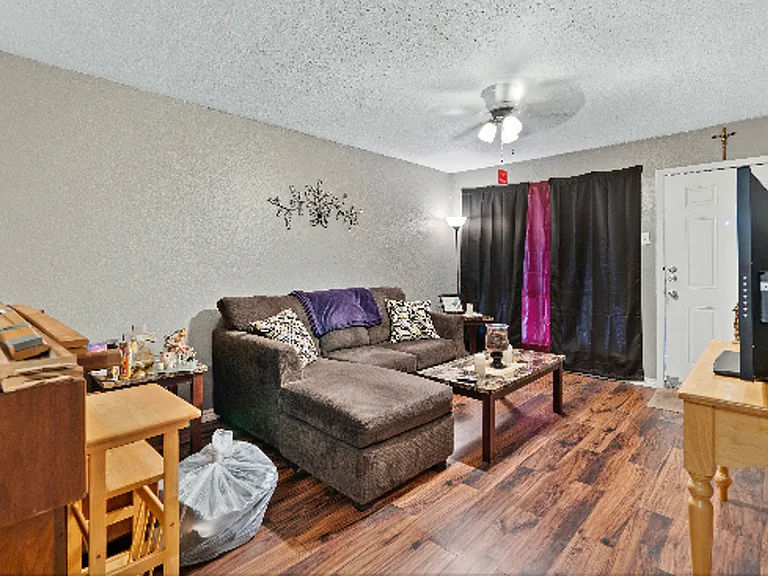 3122 Culebra Rd — Photo 2