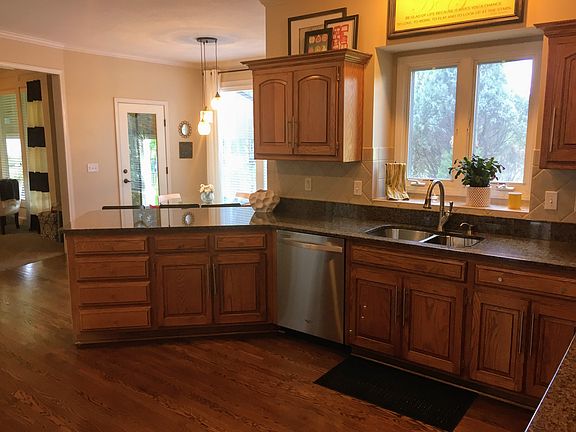 4th image of 5916 NE Pearl Cir
