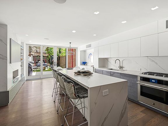 5th image of 431 E 84th St
